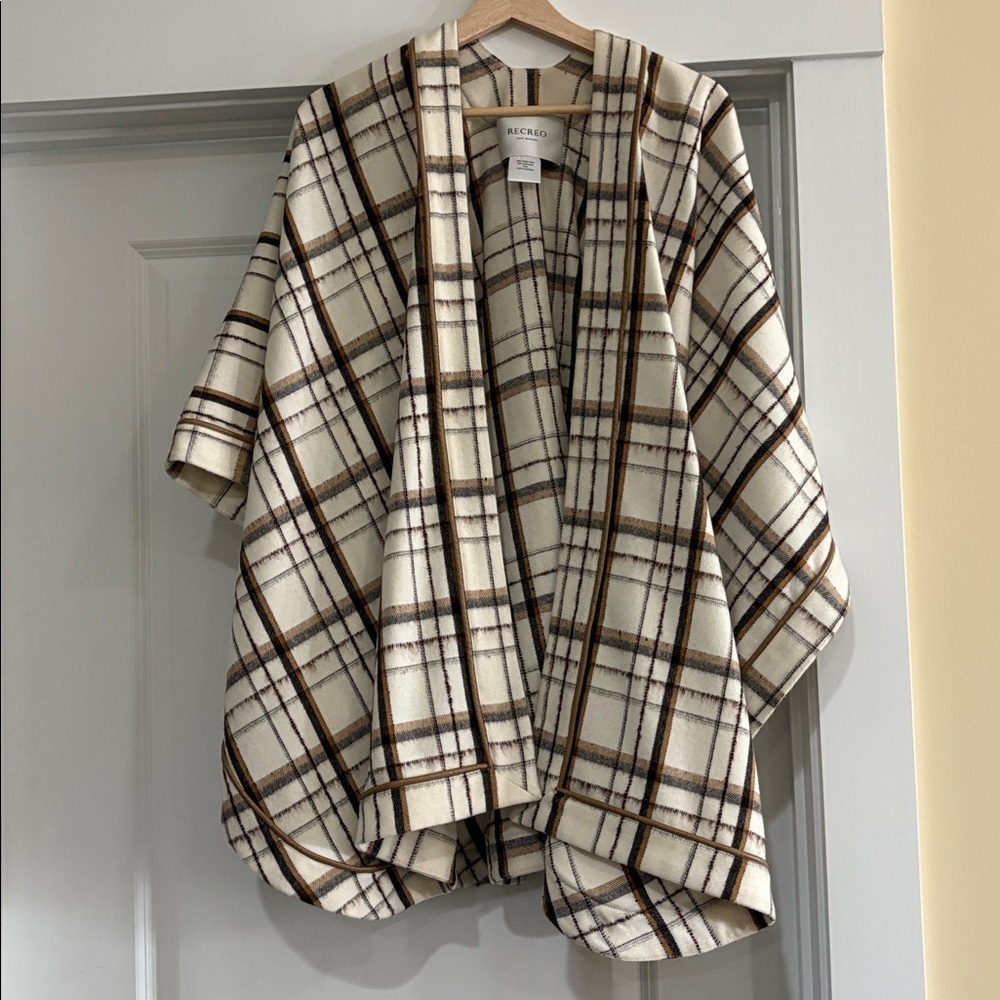 RECREO San Miguel Wool Cashmere Poncho. Leather lambskin trim.